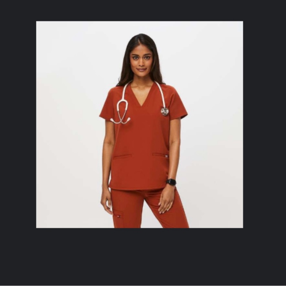 Figs casma three pocket scrub top